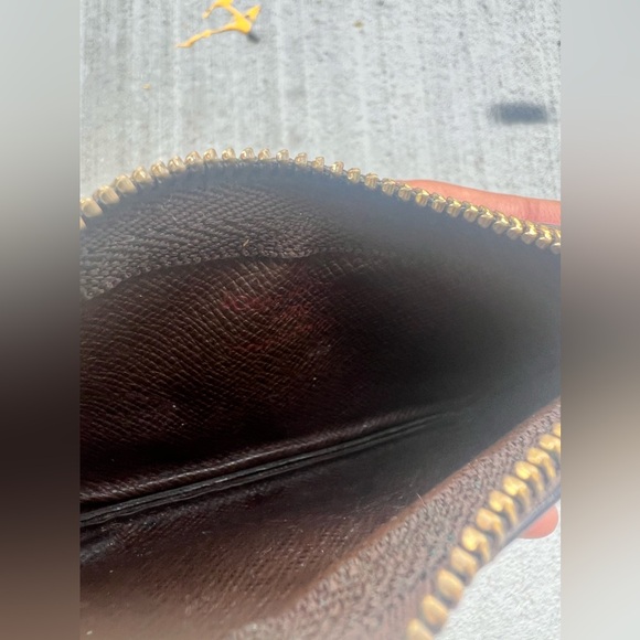 Louis Vuitton key pouch - Picture 2 of 3